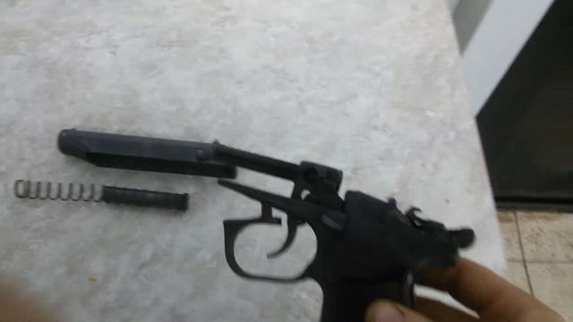 Пистолет сигнальный МР-371. Клинит затвор. смотреть онлайн