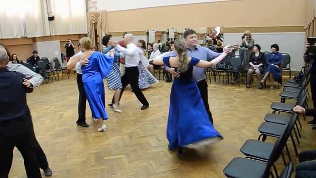 Венский вальс. Танцуют зрители. смотреть онлайн