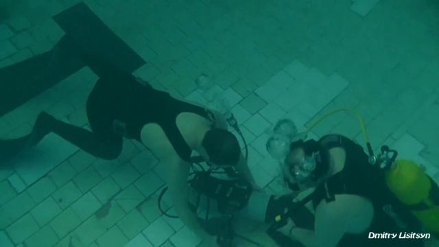 Дайвинг в бассейне. смотреть онлайн