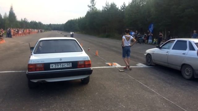 Audi 80 1.8T 8V 1.1bar vs 2110 1.5T 16V 1.6bar смотреть онлайн