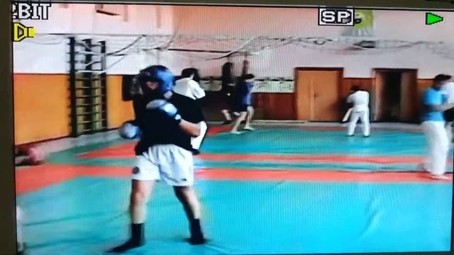 Гайдук Владимир и Кустов Влад (потанцульки в зале СБУ) 2008г смотреть онлайн