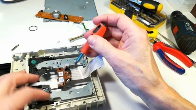 РАЗБИРАЕМ CD - ROM для генератора Бедини. смотреть онлайн