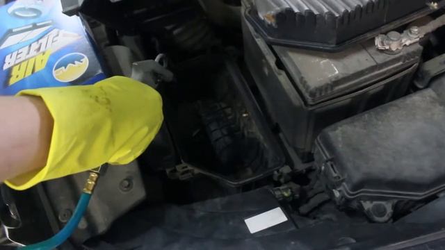 Замена воздушного фильтра на Hyundai Solaris 1.6 2011 - 2017 смотреть онлайн
