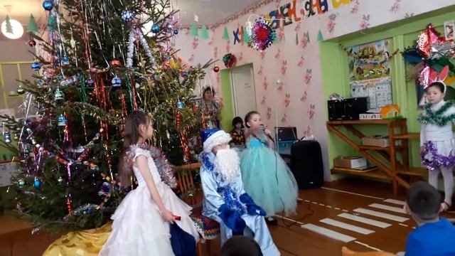 Ну ка ёлочка светлей заблести огнями смотреть онлайн