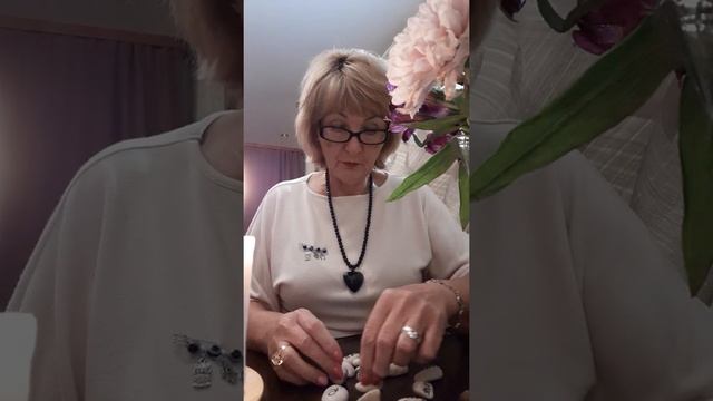 Гадание на камнях, что ждет молодую, семейную пару в ближайшее будущее. смотреть онлайн