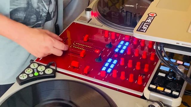 Vestax 2010 setup mixing around (PMC 05 pro IV) смотреть онлайн