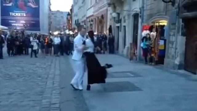 Львов Вчера Вечер Площа Ринок Просто так Танго смотреть онлайн