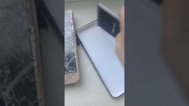 Самый разбитый телефон в мире смотреть онлайн