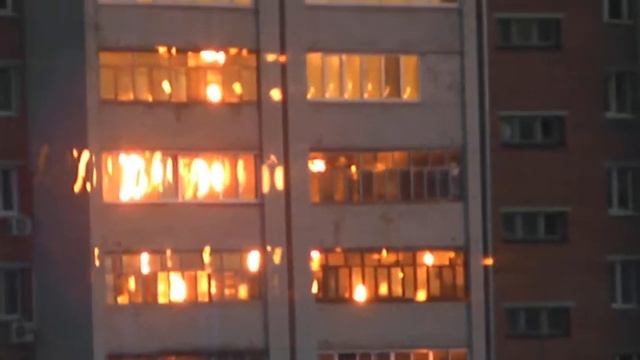 Отражение солнца в окнах. Кровавый закат. смотреть онлайн