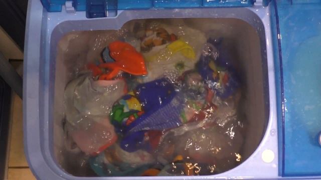 Стирка хозяйственным мылом в стиральной машине полуавтомат Renova WS-40 PET смотреть онлайн