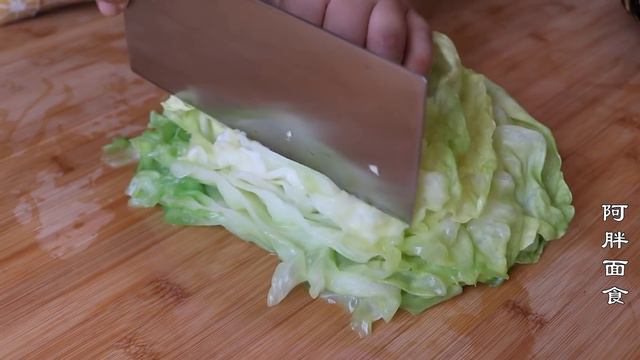 包菜别只炒着吃了，加碗糯米这样做，清淡又爽口，比吃沙拉还过瘾！【阿胖面食】 смотреть онлайн