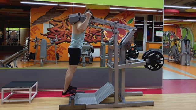 Как накачать икры стоя в тренажёре 5 Tips