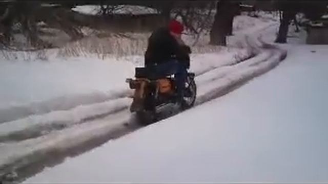Выгнал мотоцикл.avi смотреть онлайн