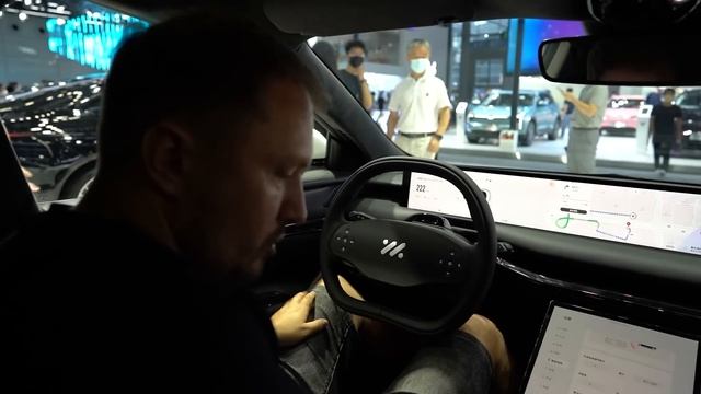 iM L7 электромобиль с беспроводной зарядкой. Zhiji L7 с индукционной зарядкой. Обзор смотреть онлайн