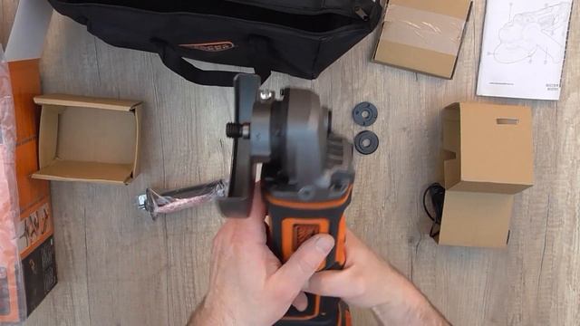 Unboxing Black&Decker Cordless Angle Grinder BCG720M1-QW 18V 125 mm 4.0Ah Li-Ion - Bob The Tool Man смотреть онлайн