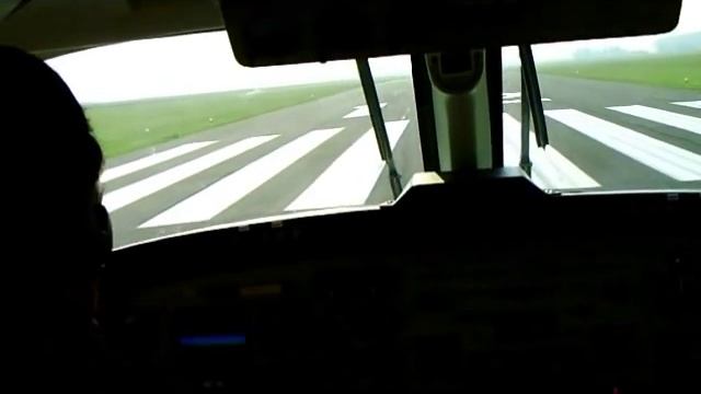 Beech200 Take Off & Landing - Vue Cockpit - Blois Toulouse смотреть онлайн
