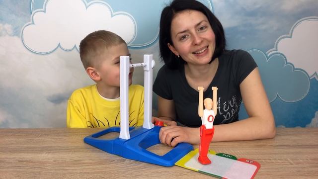 Настольная Игра: [Фантастик Гимнастик]! Пробуем детскую еду. // Fantastic Gymnastics Game Unboxing смотреть онлайн