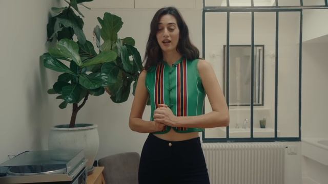 Dans Le Loft De L'artiste Célia Bruneau à Montmartre | Une Fille, Un Style | Vogue France