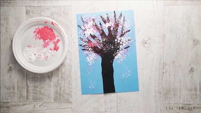 5 ВЕСЕЛЫХ СПОСОБОВ НАРИСОВАТЬ ЦВЕТУЩЕЕ ВЕСЕННЕЕ ДЕРЕВО ДЛЯ МАЛЫШЕЙ смотреть онлайн