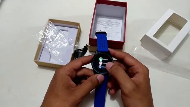 UNBOXING E REVIEW DO SMARTWATCH V9 QUAD BAND PHONE - BLUE смотреть онлайн