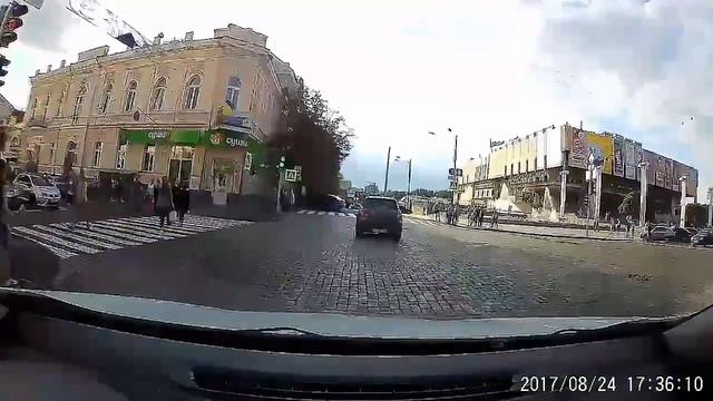 Полиция Харьков бросается под машину смотреть онлайн