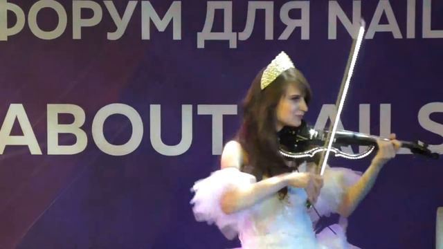 Скрипка и виолончель - шоу в отеле Корстон смотреть онлайн