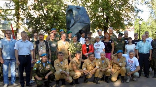 Все кто служил в Морской пехоте, Погранвойсках , ВДВ и Краповые береты то все сюда. смотреть онлайн