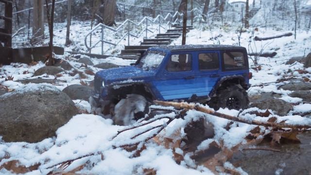 Axial SCX10III Standard Axle Run in the Snow! смотреть онлайн