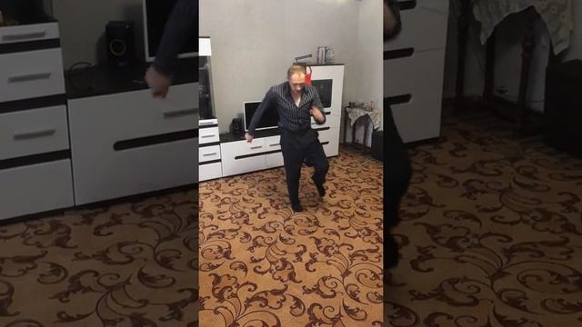 Dance Monkey танец