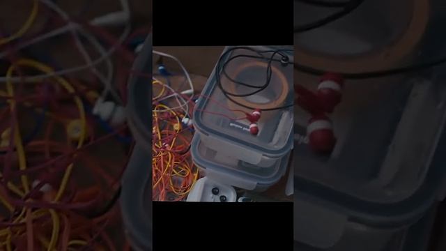 Одна в контейнере в океане! Океан одна. One in a container. смотреть онлайн