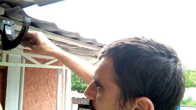 Как установить водосточный жёлоб. смотреть онлайн