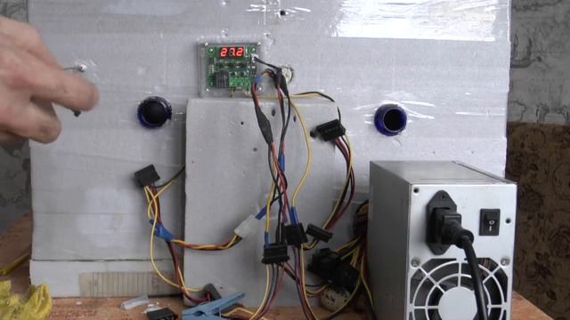 Самодельный Инкубатор своими руками с переворотом. Как сделать инкубатор для яиц . смотреть онлайн