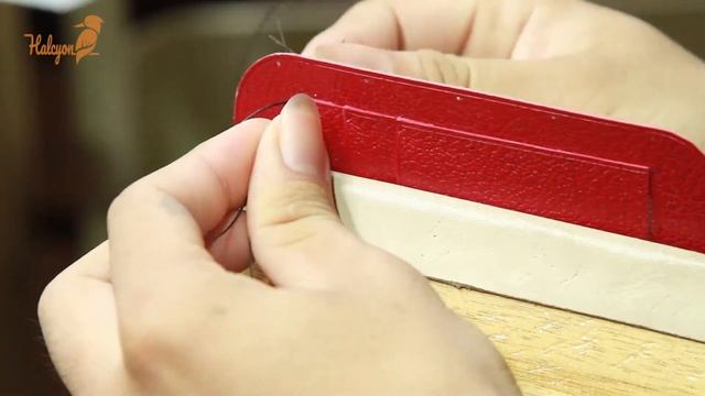 Making a Handmade Halcyon Leather zip wallet - Leather Python zip wallet смотреть онлайн