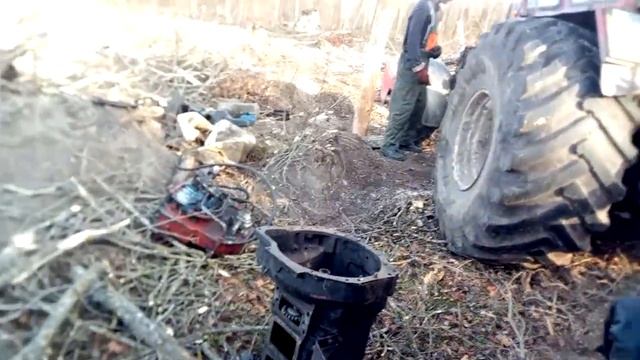 Порвали МТЗ-82 как бумагу на 2 части! Ремонт в лесу. смотреть онлайн