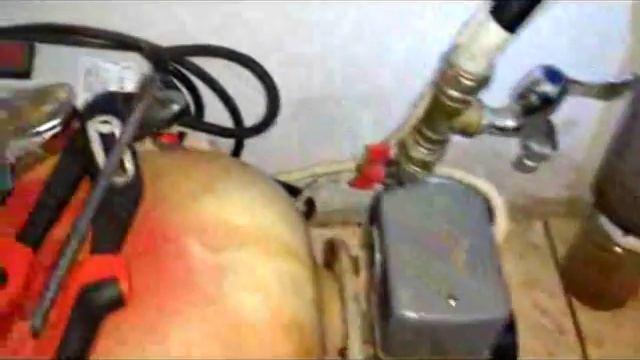 Dece şi cum se schimbă balonul din hidrofor. смотреть онлайн