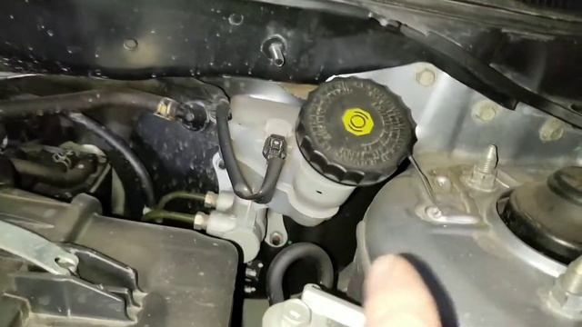КАК ОДНОМУ ПОМЕНЯТЬ ТОРМОЗНУЮ ЖИДКОСТЬ Lancer X смотреть онлайн