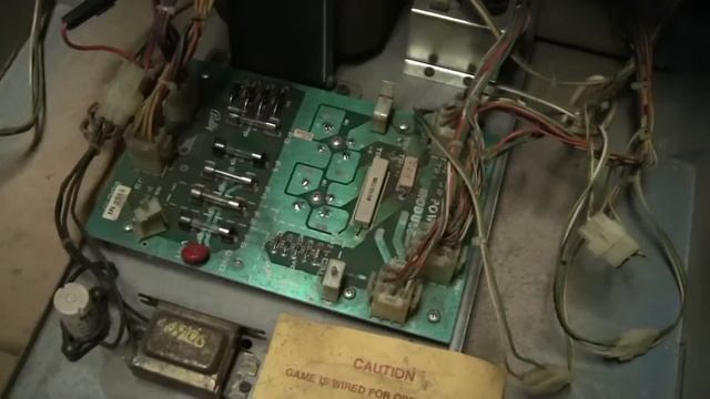 Restoring and fixing a Bally Mr & Mrs Pac Man Pinball game - pt 4 - PinballHelp.com смотреть онлайн