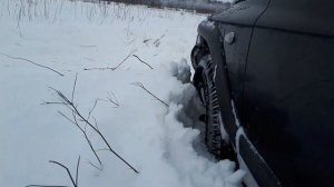 Тагаз Тагер по снежной целине.