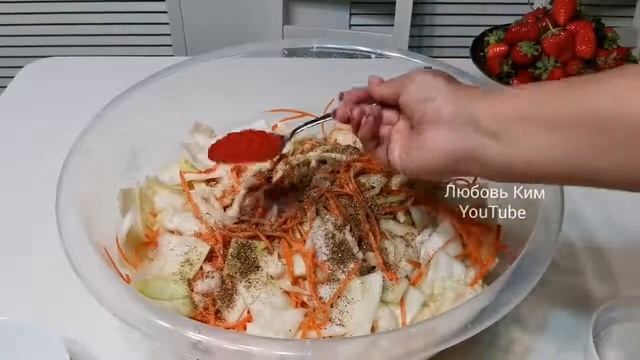 ?КОЧАН КАПУСТЫ И Одна Морковка ! ОБАЛДЕННАЯ КАПУСТА По КОРЕЙСКИ !? смотреть онлайн