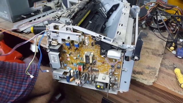 Fixing a paper jam in hp 1005 mfp printer смотреть онлайн