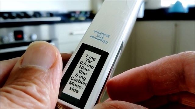 Vogue Compact / Essence Bleue Capsule Cigarette Review