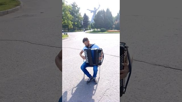 М.Блантер - В.Новиков. В городском саду играет духовой оркестр. смотреть онлайн