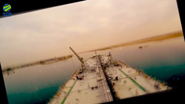समुद्र में लगा ट्रैफ़िक जाम हर घण्टे 2800 करोड़ का नुक़सान | Suez Canal Traffic Jam смотреть онлайн
