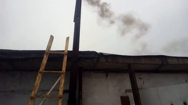 Чем топить печь ? Лучший вид топлива ! Прикол смотреть онлайн