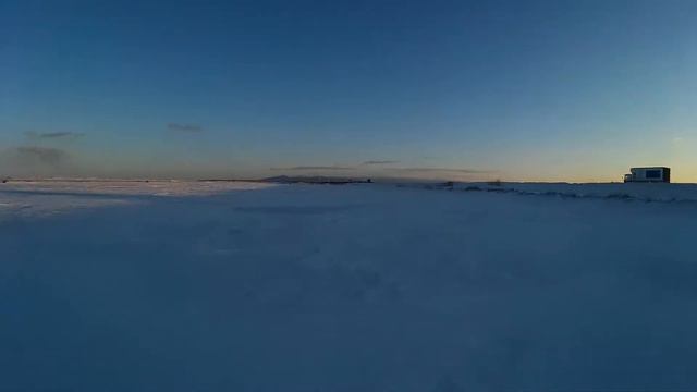 Холодно зимою всё-таки летать в библиотеке лучше книжки почитать😁.