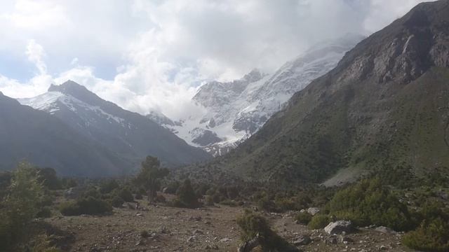 Фанские горы. Панорама Куликалонских озер. смотреть онлайн