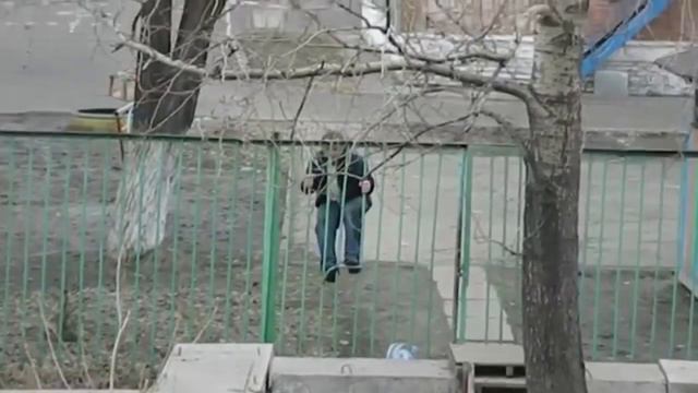 Замкнут в 4 стенах смотреть онлайн