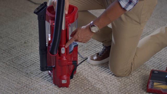 How to vacuum in Lift-Away® mode with your Shark Navigator® Zero-M™ Lift-Away Speed™ Upright Vacuum смотреть онлайн