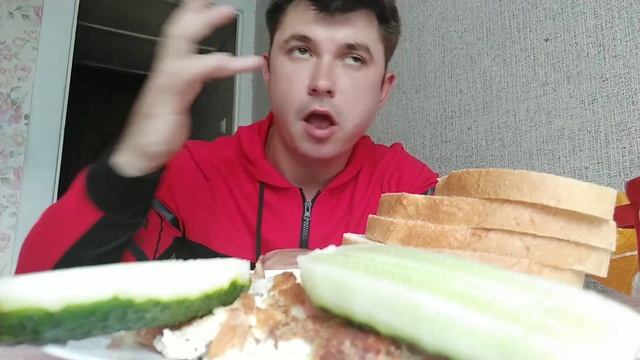 МУКБАНГ / Вкусный Омлет с колбасками / Обжор/ Mukbang /Eat an omelet on camera смотреть онлайн