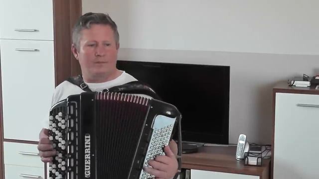 Igraj Bajan 002(ПУСТЬ БЕГУТ НЕУКЛЮЖЕ)